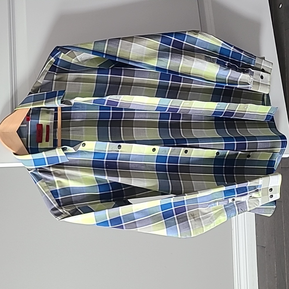 Mens Hugo Boss dress shirt size medium